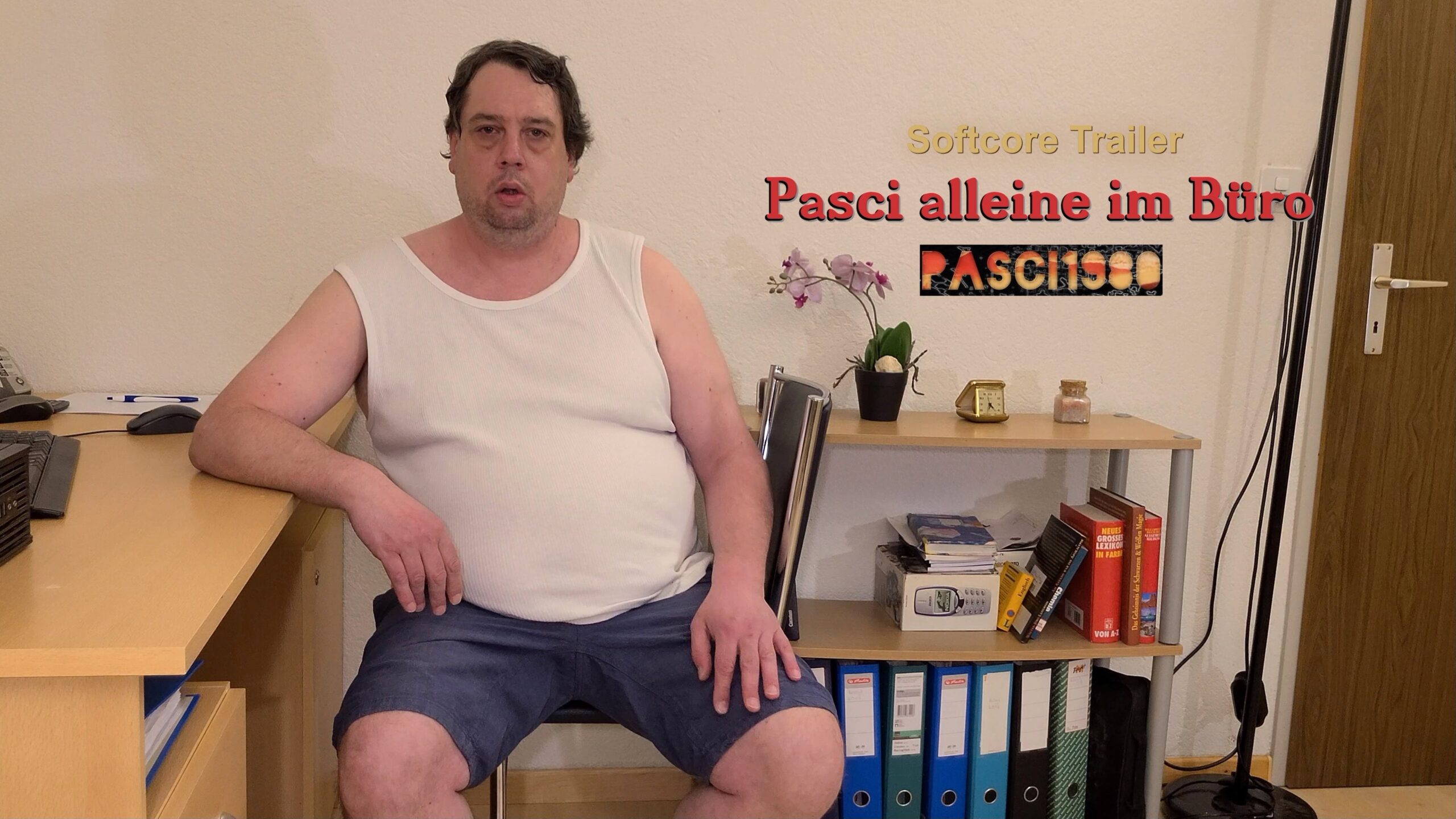 Softcore Trailer – Pasci alleine im Büro
